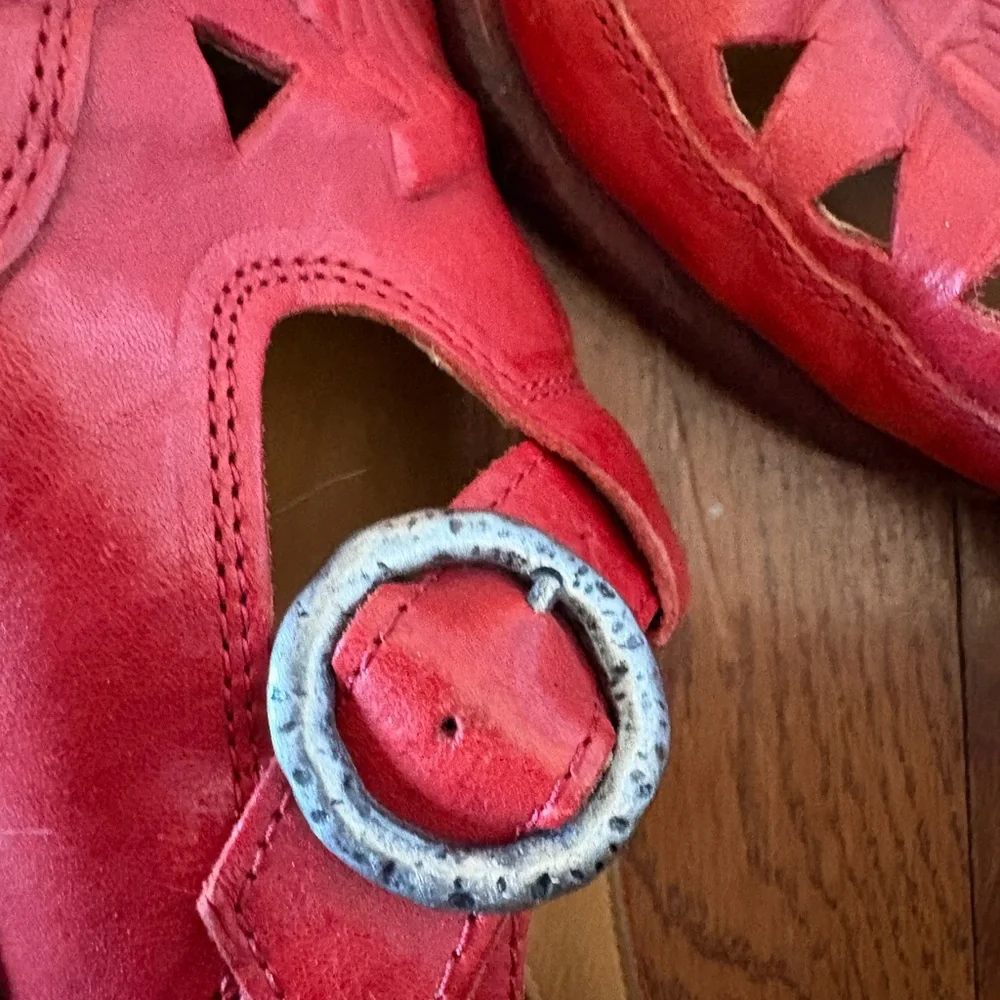 John Fluevog Red Leather Cut Out Mary Jane Shoes - Picture 5 of 5